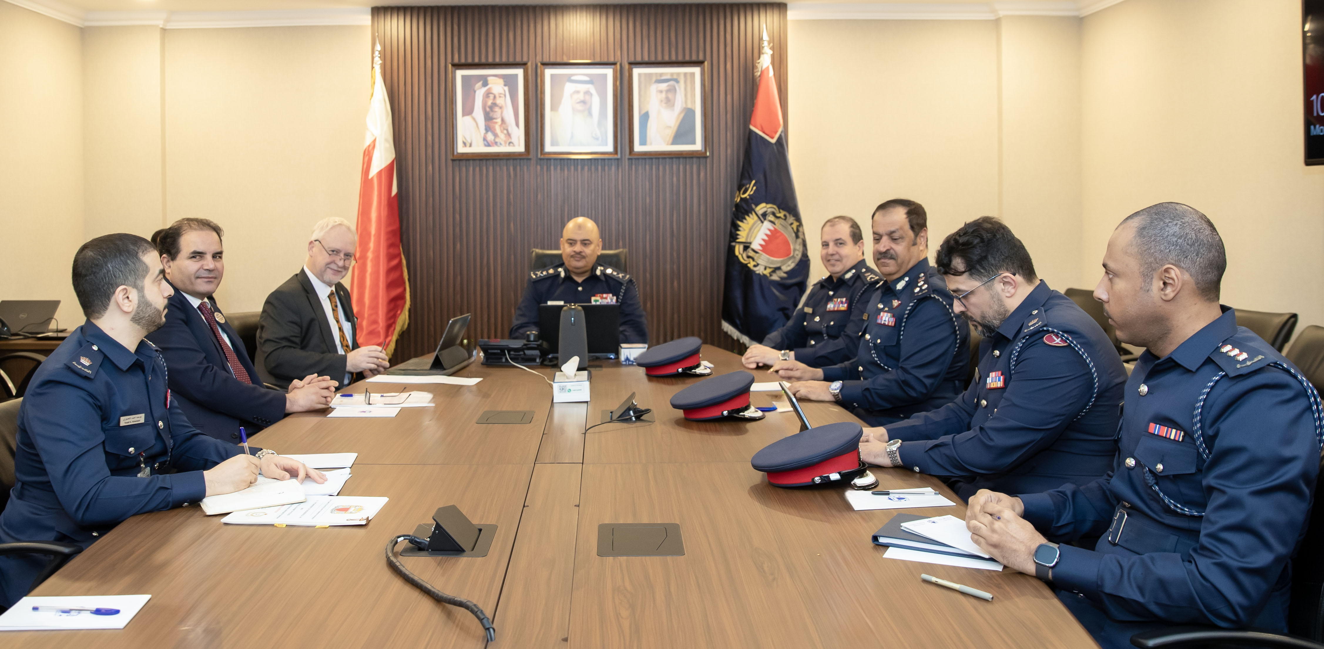 رئيس الأمن العام يستقبل نائب رئيس جامعة هيدرسفيلد البريطانية<